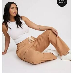 NWT Torrid Relaxed Weekend Boyfriend Straight Leg Cargo Pants Lightweight Twill